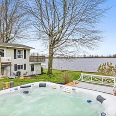 Coady Lakefront, 4BR, Hot-Tub, Kayak, Pets ok, S14