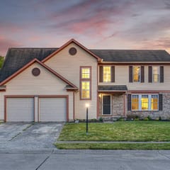 Modern Home: Hot-Tub, Fire-Pit, Sleeps12, Pets ok