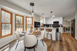 Modern Home: Hot-Tub, Fire-Pit, Sleeps12, Pets ok