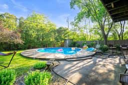 Harmony Hideaway, 5 min to BSU, Summer Pool, Games - Image 5