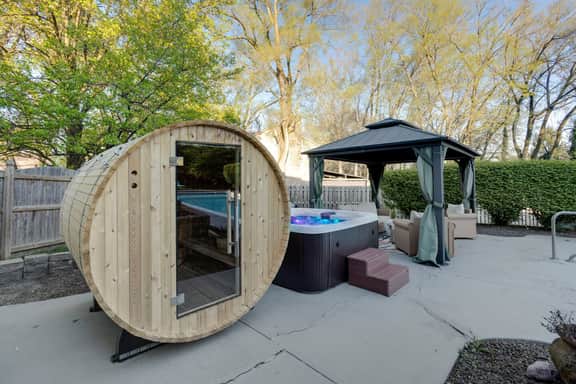 Luxury 5BR Sleeps 20 | Dome, Pool, Sauna | Pets