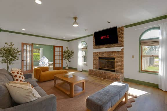Luxury 5BR Sleeps 20 | Dome, Pool, Sauna | Pets