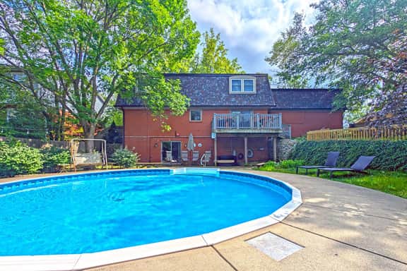 Harmony Hideaway, 5 min to BSU, Summer Pool, Games