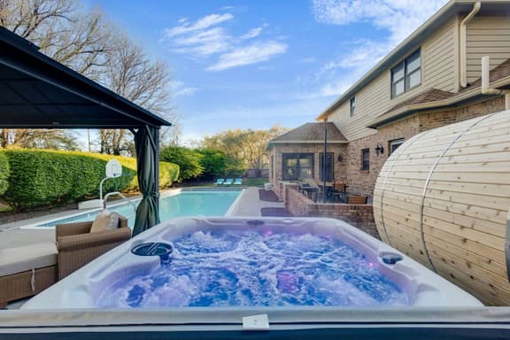 Luxury 5BR Sleeps 20 | Dome, Pool, Sauna | Pets